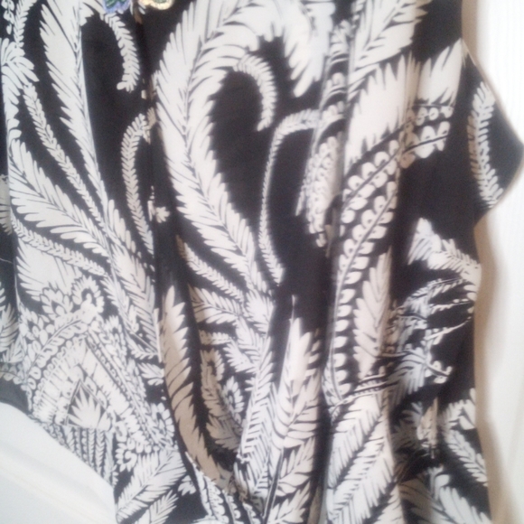 I.N.C NWT Black & White Blouse 3/4 Flounce Ruffle Sleeves Hi Low Size Pe… - Picture 8 of 10